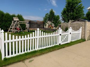 Grand Island fence company residential fence contractors Nebraska overscalloped arched picket plank vinyl wood cedar western red cedar alternating board on board cap red cedar white khaki chestnut sandstone tan UVB sun solid french scalloped